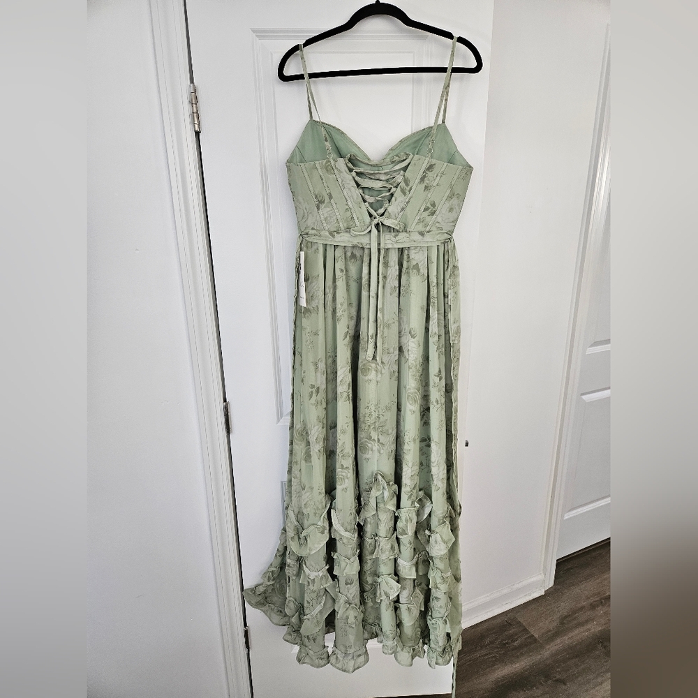 Elegant Floral Green Maxi Dress - Picture 2 of 6